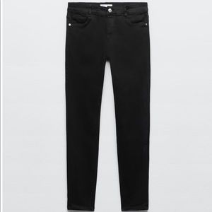 Zara mid rise skinny jeans. Black color. Size 10.